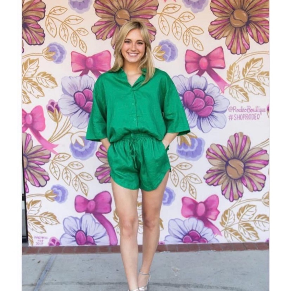 Size M Beulah Set. Kelly Green color. Worn once.